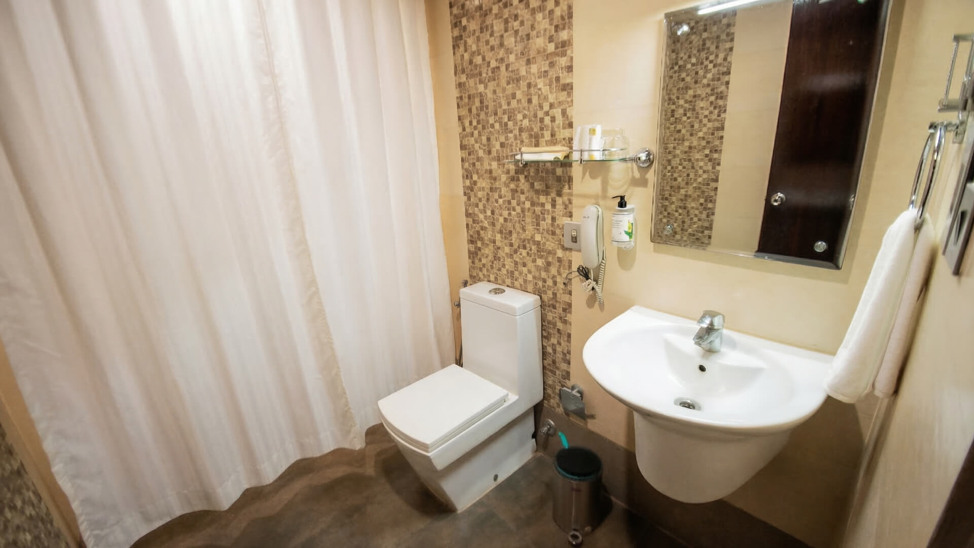 twin double-bathroom
